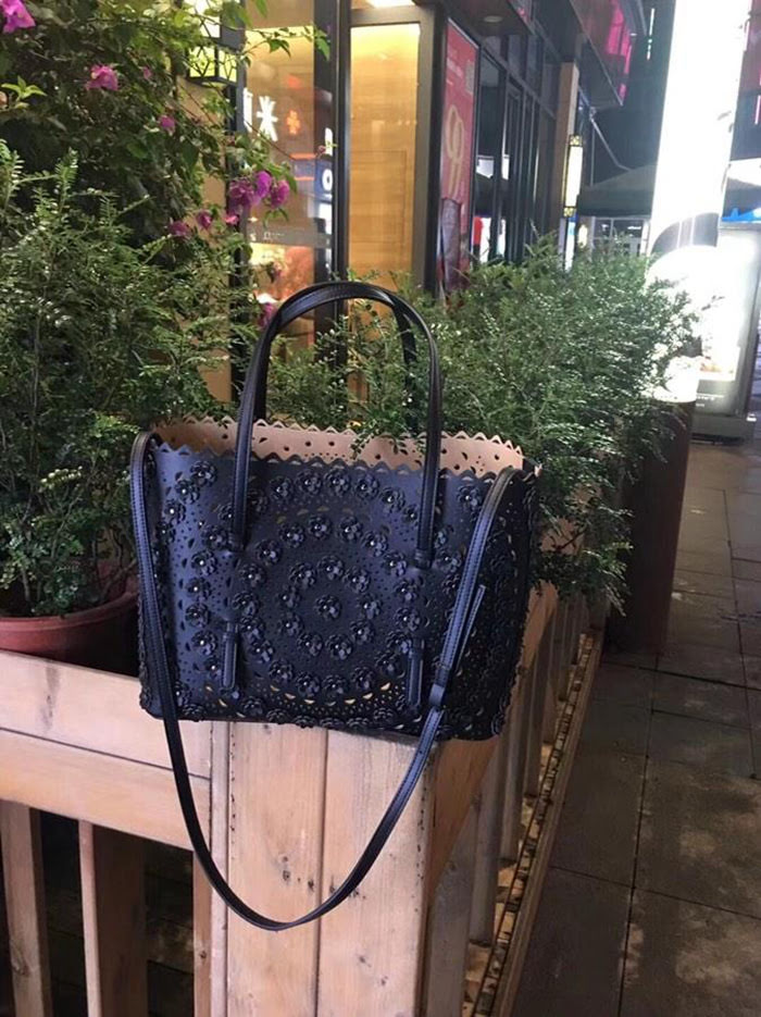 FENDI芬迪 alaia阿萊亞 法國著名品牌同款 鏤空撞色 休閒購物袋 度假首選款  fd1119