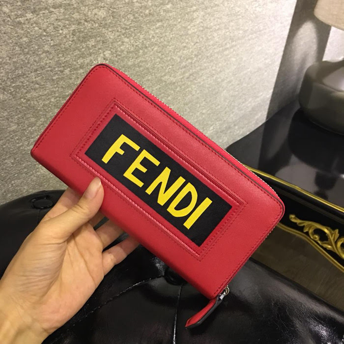 FENDI芬迪 小牛皮 手工縫製 多卡位 小怪獸潮人錢包  fd1154