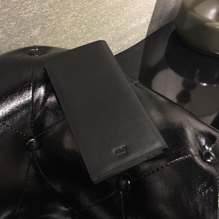 FENDI芬迪 小牛皮 手工縫製 多卡位 小怪獸潮人錢包  fd1155
