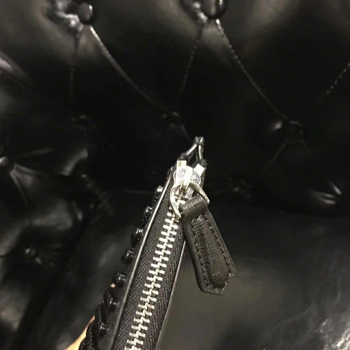 FENDI芬迪 小怪獸 經典款 原版牛皮 時尚手包 男女同款  fd1185