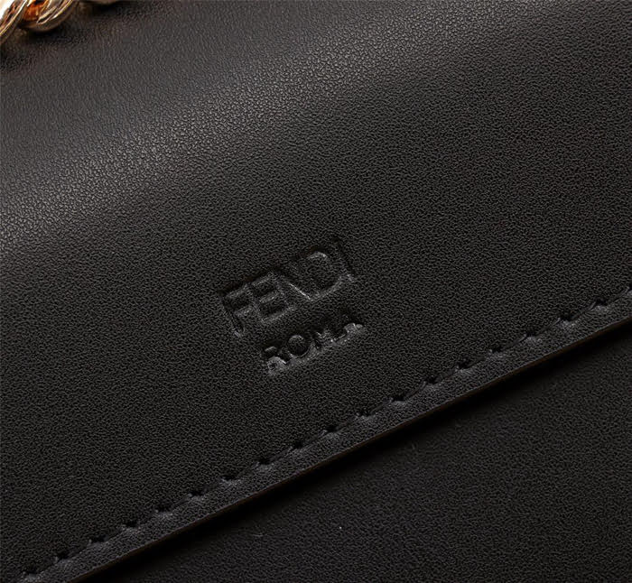 FENDI芬迪 新款 KAN I LOGO 手袋 翻蓋手袋 可斜背或手拿  fd1260