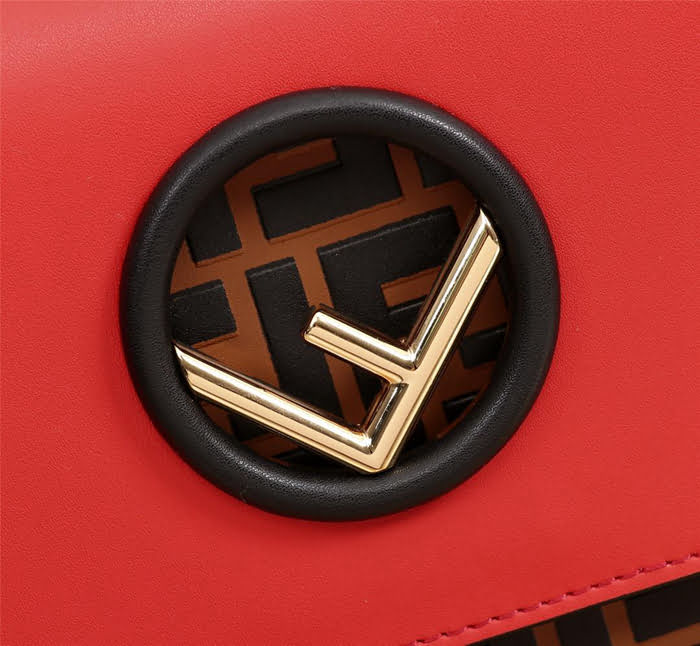 FENDI芬迪 新款 KAN I LOGO 手袋 翻蓋手袋 可斜背或手拿  fd1261