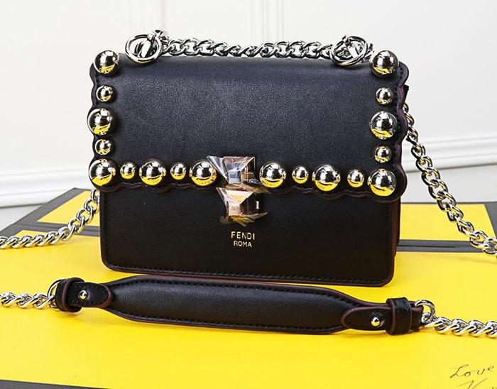 FENDI芬迪 小號 Fendi 2018秋冬新款 Kani翻蓋式手袋 可斜背亦可手提 088 081  fd1316
