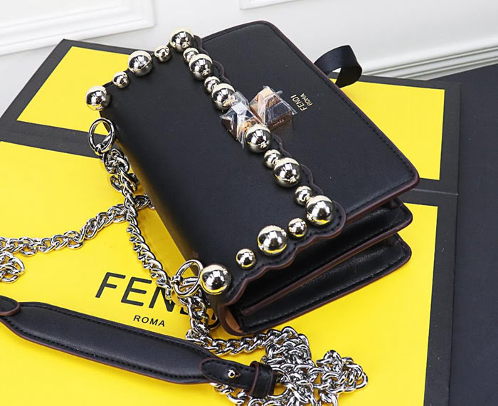 FENDI芬迪 小號 Fendi 2018秋冬新款 Kani翻蓋式手袋 可斜背亦可手提 088 081  fd1316