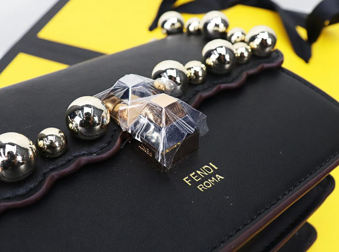 FENDI芬迪 小號 Fendi 2018秋冬新款 Kani翻蓋式手袋 可斜背亦可手提 088 081  fd1316