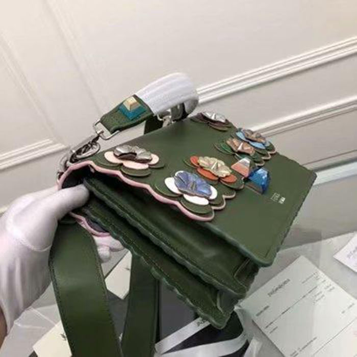 FENDI芬迪 2018新款 包身正面都花朵 手提斜跨包 8811081  fd1321
