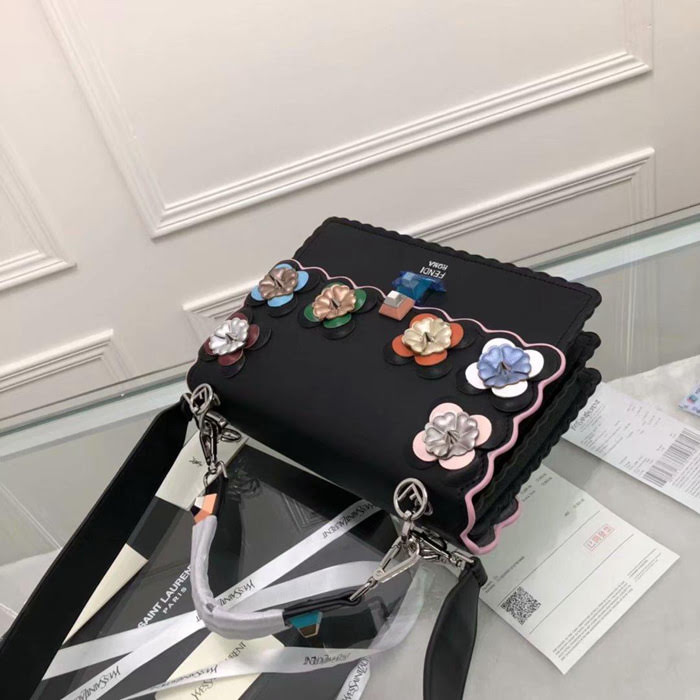 FENDI芬迪 2018新款 包身正面都花朵 手提斜跨包 8811081  fd1324