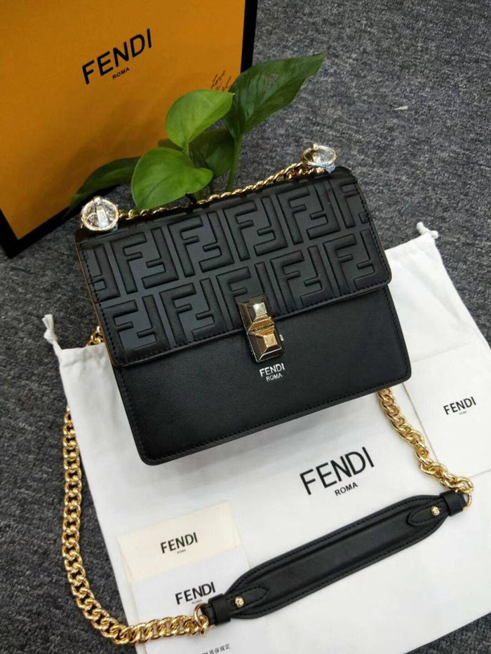 FENDI芬迪 2018最新款 翻蓋手袋 可斜背或手拿  fd1337