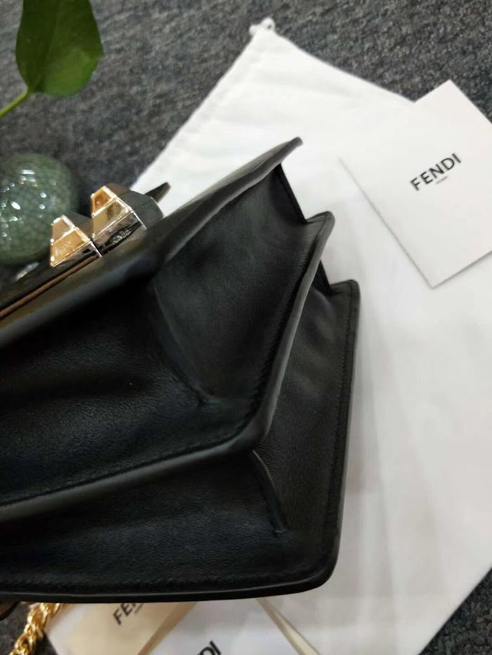 FENDI芬迪 2018最新款 翻蓋手袋 可斜背或手拿  fd1337