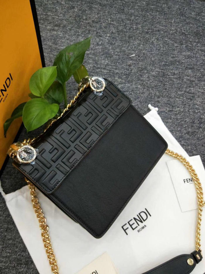 FENDI芬迪 2018最新款 翻蓋手袋 可斜背或手拿  fd1337
