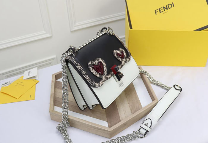 FENDI芬迪 小號 Fendi 8809 2018春夏新款 情人節禮物KAN I LOGO牛皮手袋 可斜背或手拿  fd1342