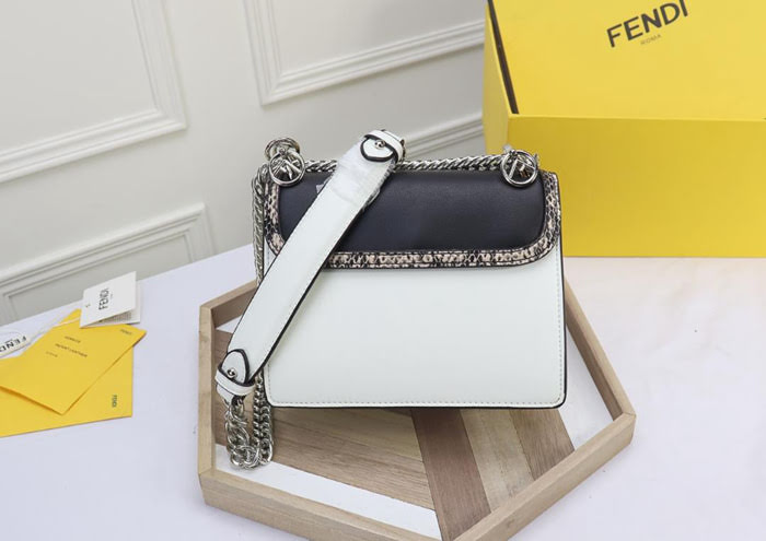 FENDI芬迪 小號 Fendi 8809 2018春夏新款 情人節禮物KAN I LOGO牛皮手袋 可斜背或手拿  fd1342
