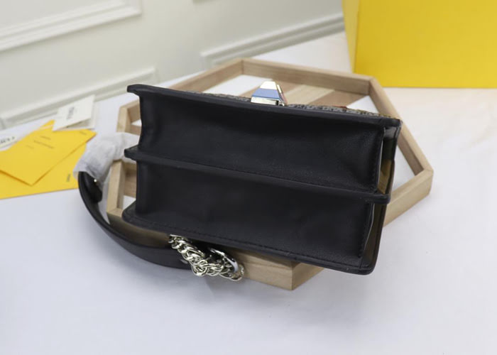 FENDI芬迪 小號 Fendi 8809 2018春夏新款 情人節禮物KAN I LOGO牛皮手袋 可斜背或手拿  fd1343