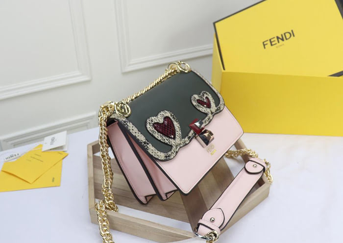 FENDI芬迪 小號 Fendi 8809 2018春夏新款 情人節禮物KAN I LOGO牛皮手袋 可斜背或手拿  fd1344