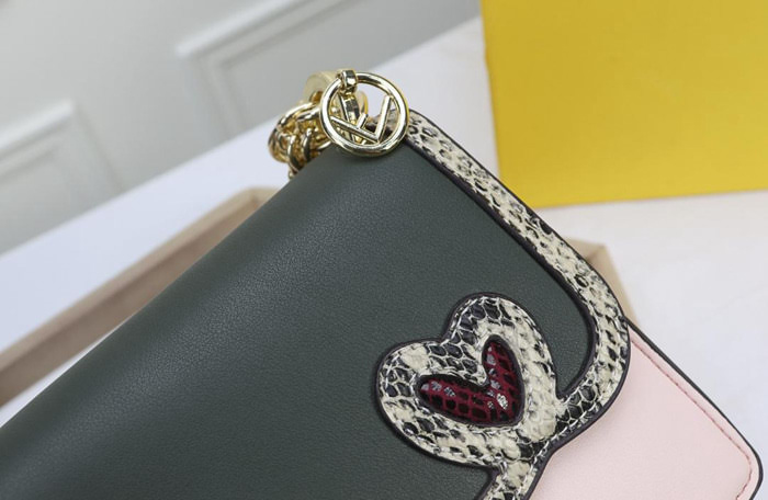 FENDI芬迪 小號 Fendi 8809 2018春夏新款 情人節禮物KAN I LOGO牛皮手袋 可斜背或手拿  fd1344