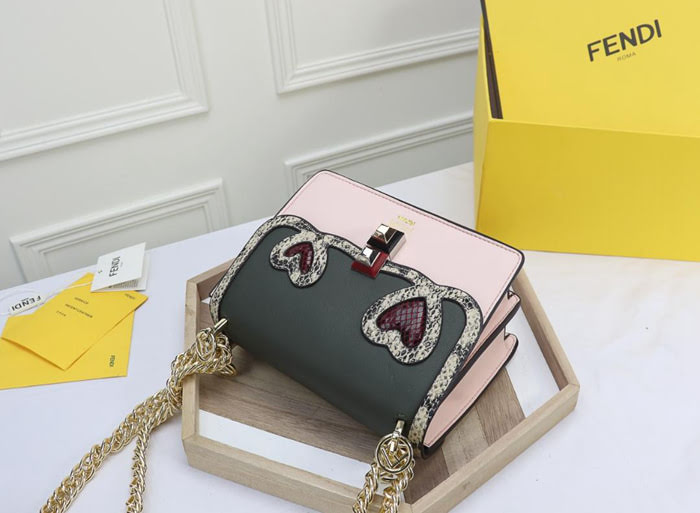 FENDI芬迪 小號 Fendi 8809 2018春夏新款 情人節禮物KAN I LOGO牛皮手袋 可斜背或手拿  fd1344