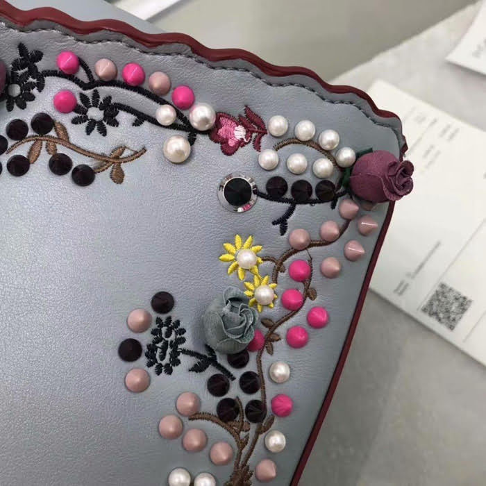 FENDI芬迪 最新款 火爆來襲 配以寶石和小牛皮花蕾 單手柄手提肩背包 015   fd1401