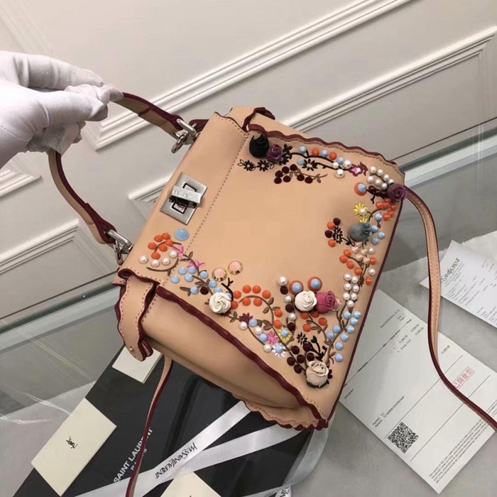 FENDI芬迪 最新款 火爆來襲 配以寶石和小牛皮花蕾 單手柄手提肩背包 015 fd1402