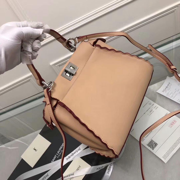 FENDI芬迪 最新款 火爆來襲 配以寶石和小牛皮花蕾 單手柄手提肩背包 015 fd1402