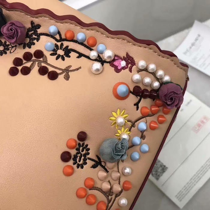 FENDI芬迪 最新款 火爆來襲 配以寶石和小牛皮花蕾 單手柄手提肩背包 015 fd1402