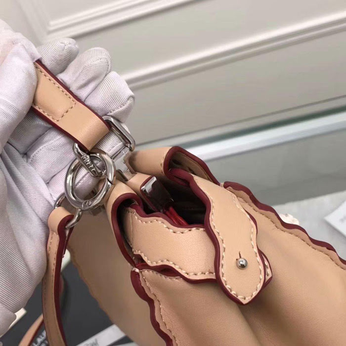 FENDI芬迪 最新款 火爆來襲 配以寶石和小牛皮花蕾 單手柄手提肩背包 015 fd1402