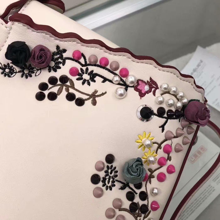 FENDI芬迪 最新款 火爆來襲 配以寶石和小牛皮花蕾 單手柄手提肩背包 015 fd1404