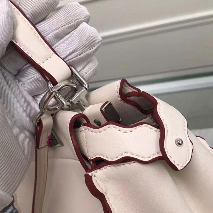 FENDI芬迪 最新款 火爆來襲 配以寶石和小牛皮花蕾 單手柄手提肩背包 015 fd1404