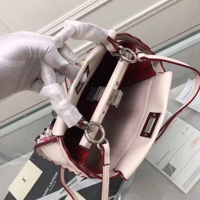 FENDI芬迪 最新款 火爆來襲 配以寶石和小牛皮花蕾 單手柄手提肩背包 015 fd1404