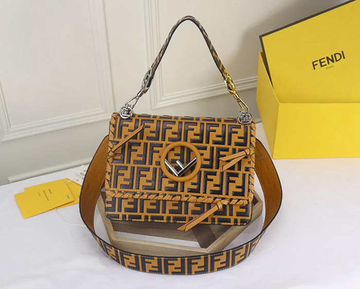 FENDI芬迪 原單爆款 kani 翻蓋手袋 翻蓋綴以同色系穿繩及小蝴蝶結 可斜背或手拿 fd1406