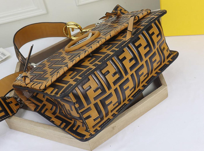 FENDI芬迪 原單爆款 kani 翻蓋手袋 翻蓋綴以同色系穿繩及小蝴蝶結 可斜背或手拿 fd1406