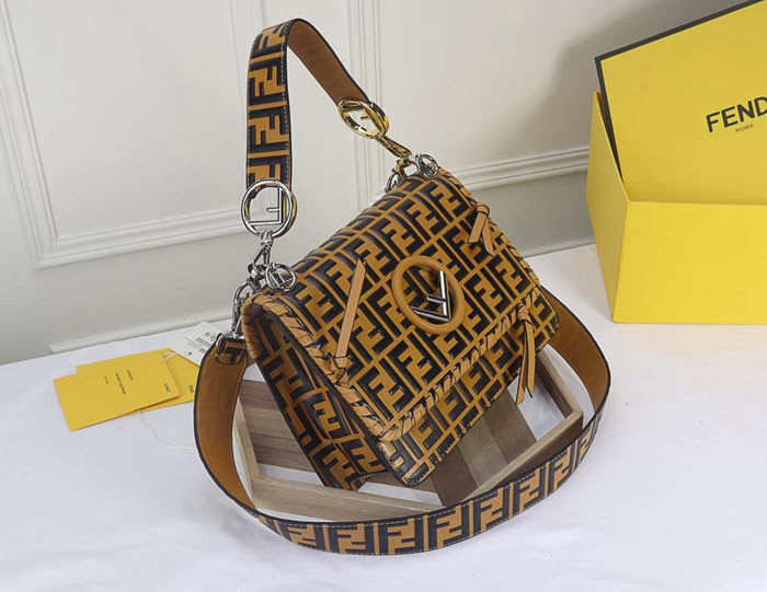 FENDI芬迪 原單爆款 kani 翻蓋手袋 翻蓋綴以同色系穿繩及小蝴蝶結 可斜背或手拿 fd1406