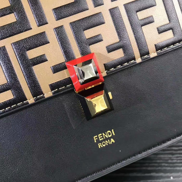 FENDI芬迪 FF Logo Mania強勢回潮 滿滿的F字母，配上魔方的方形扣子 8834  fd1420