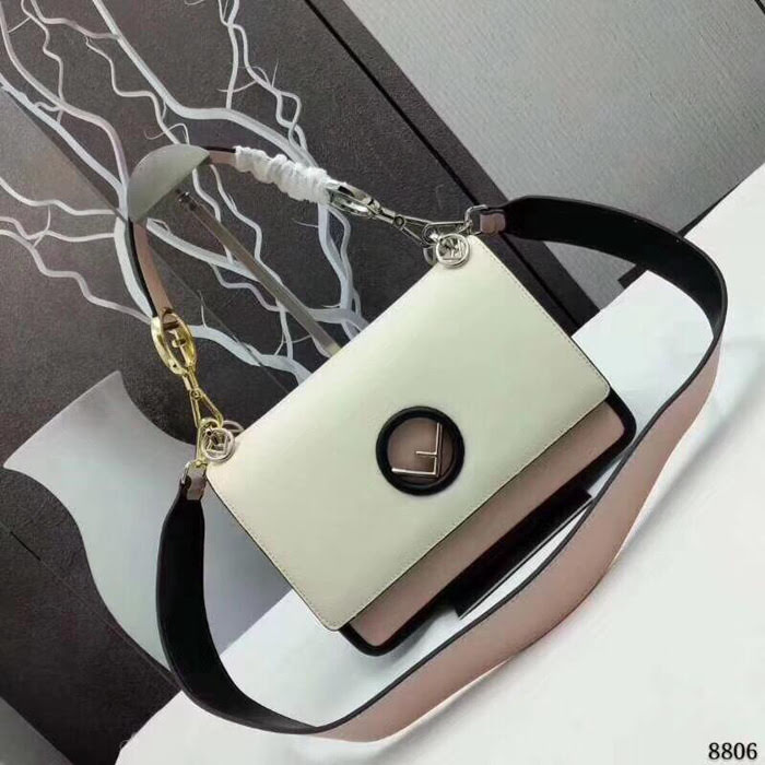 FENDI芬迪 大號fendi KAN I手袋 飾以最新FENDI F LOGO 可斜背或手拿 8807  fd1424