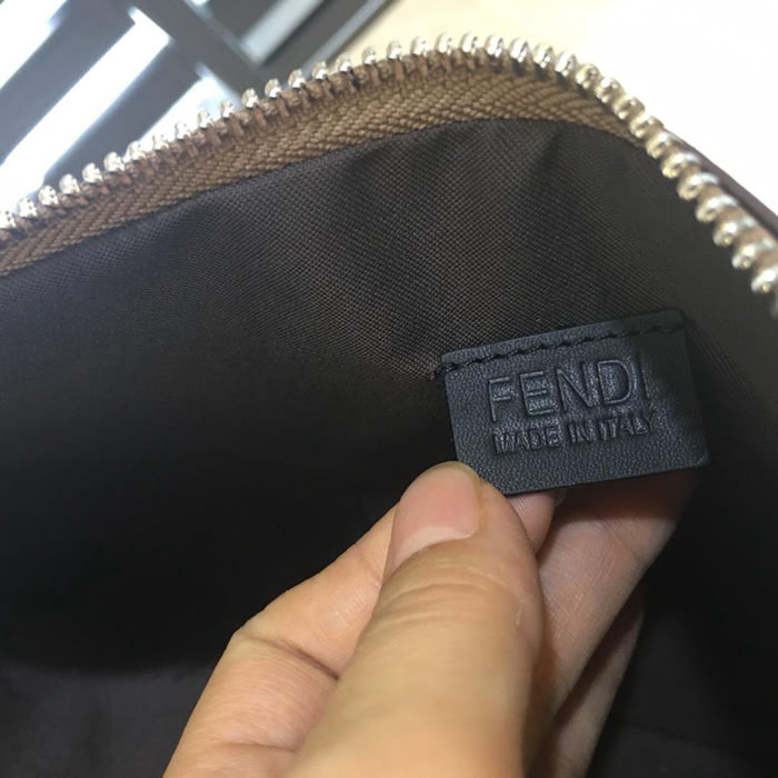 FENDI芬迪  帶有手腕 專櫃最新款 F家puv防水材料手包  fd1434