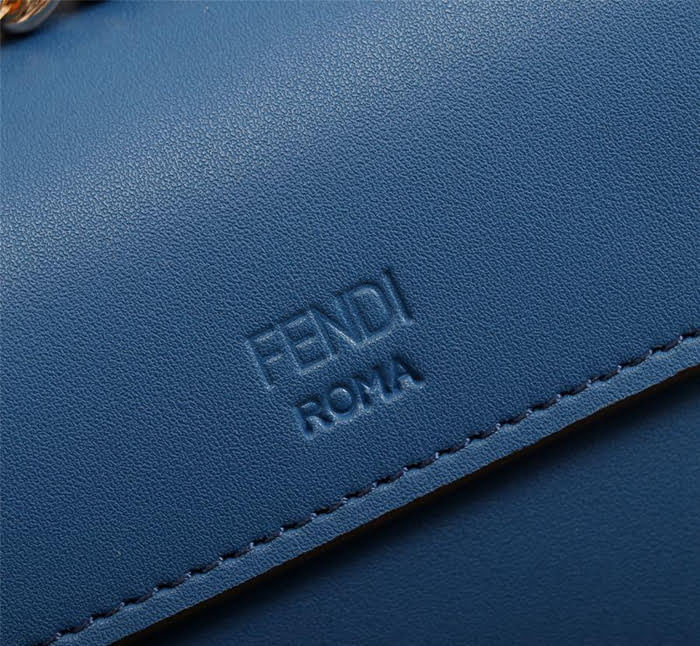 FENDI芬迪 新款 KAN I LOGO手袋中號 可斜背或手拿  fd1436