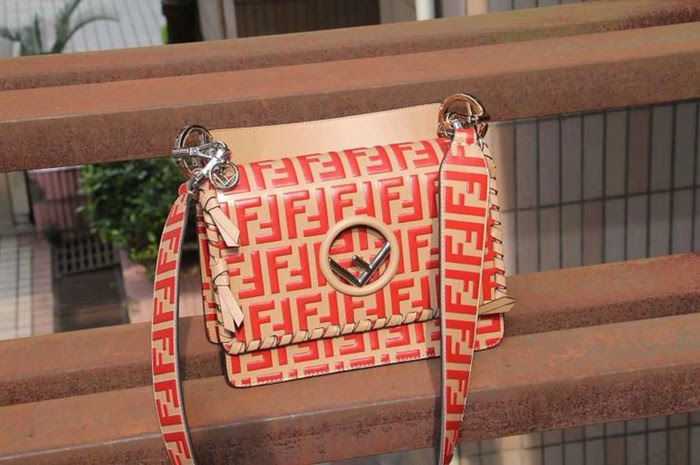 FENDI芬迪 Kan I Logo翻蓋包 芬家最經典花紋 時尚手提肩背包 款號8801  fd1441