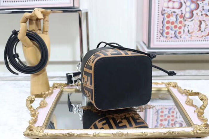 FENDI芬迪 Fendi MINI BUCKET 時尚手提肩背包 可手提 可斜挎 8850  fd1443