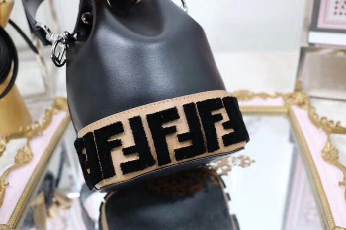 FENDI芬迪 Fendi MINI BUCKET時尚手提肩背包 可手提 可斜挎 8850  fd1444