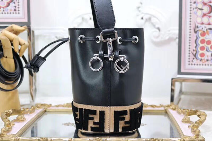 FENDI芬迪 Fendi MINI BUCKET時尚手提肩背包 可手提 可斜挎 8850  fd1444