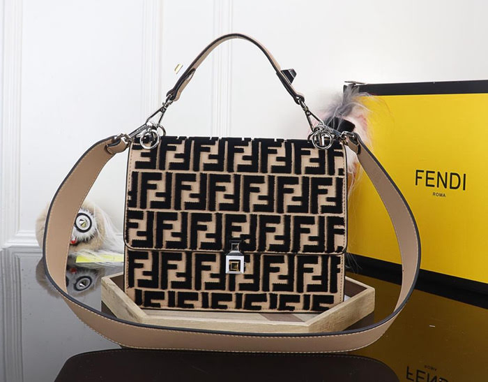 FENDI芬迪 大號 FENDI KAN I 超密織繡花工藝 時尚手提肩背包 8834  fd1448