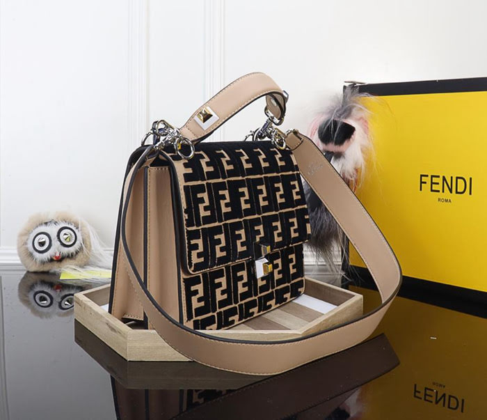 FENDI芬迪 大號 FENDI KAN I 超密織繡花工藝 時尚手提肩背包 8834  fd1448