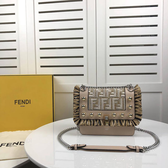 FENDI芬迪 最新款 KAN I手袋 皮配鏈子肩帶 可斜背或手拿  fd1454
