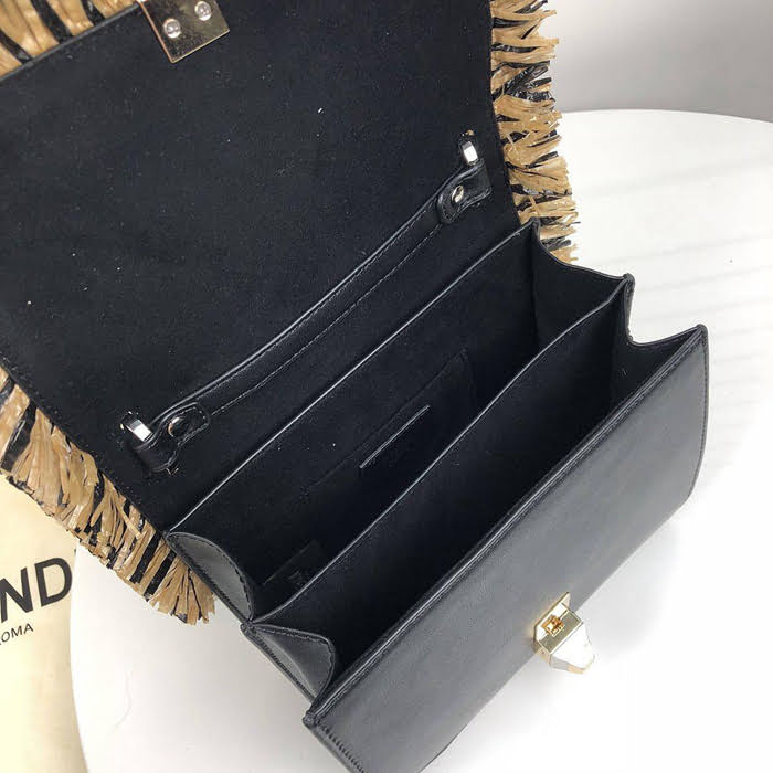 FENDI芬迪 最新款 KAN I手袋 皮配鏈子肩帶 可斜背或手拿  fd1457