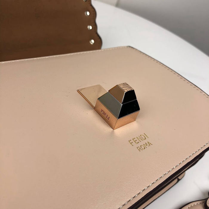 FENDI芬迪 小號 Fendi 2018 秋冬新款 Kani翻蓋式手袋 可斜背亦可手提 088  fd1466