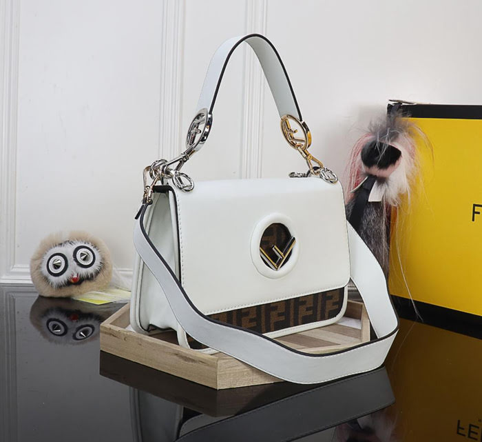 FENDI芬迪 最新系列 Kan I款0999 牛皮 秋冬最新五金扣 FENDI F LOGO  fd1479