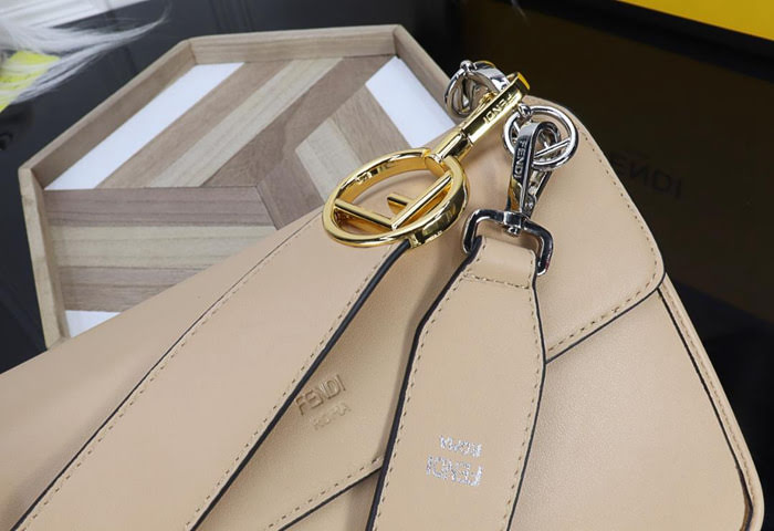 FENDI芬迪 最新系列 Kan I款0999 牛皮 秋冬最新五金扣 FENDI F LOGO  fd1481