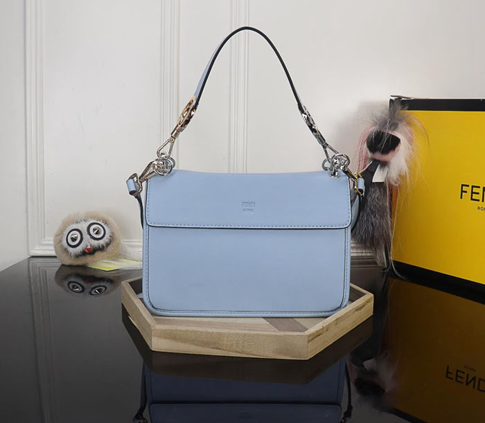 FENDI芬迪 最新系列 Kan I款0999 牛皮 秋冬最新五金扣 FENDI F LOGO  fd1482