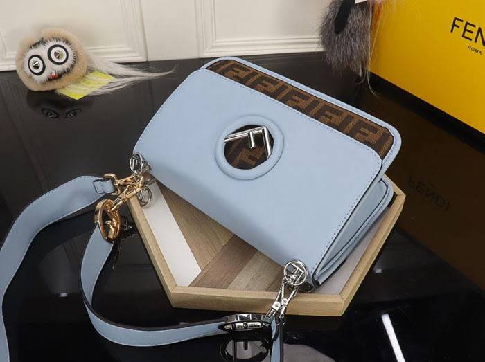 FENDI芬迪 最新系列 Kan I款0999 牛皮 秋冬最新五金扣 FENDI F LOGO  fd1482