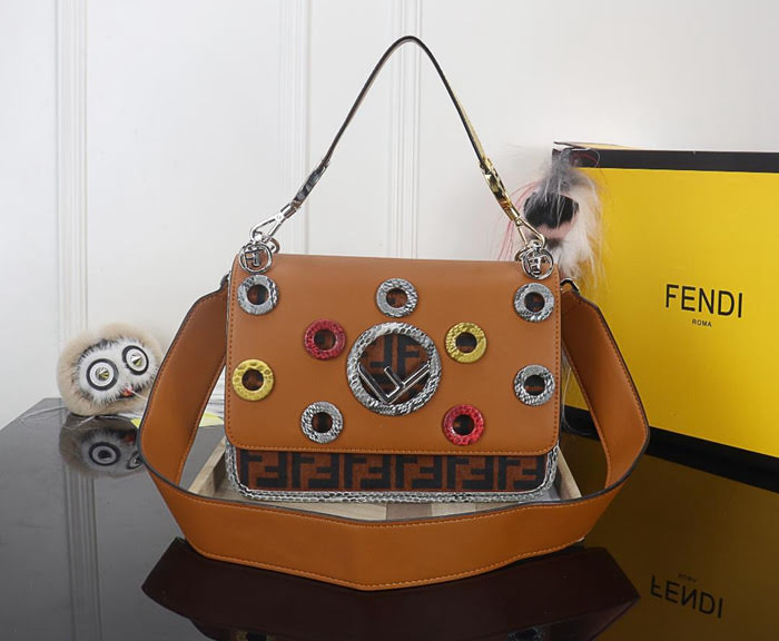 FENDI芬迪 最新款對版 Fendi 最新系列 Kan I款0995 牛皮秋冬最新五金扣 FENDI F LOGO  fd1493