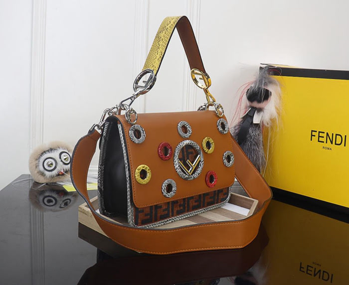FENDI芬迪 最新款對版 Fendi 最新系列 Kan I款0995 牛皮秋冬最新五金扣 FENDI F LOGO  fd1493